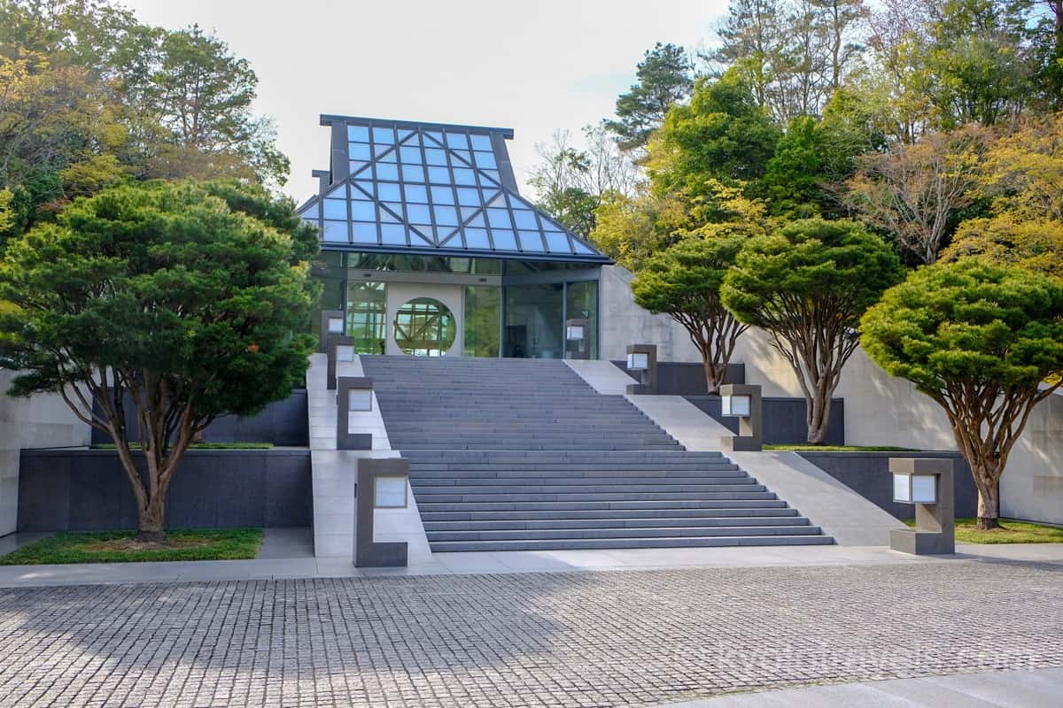 MIHO MUSEUM - 宗教家の野心が生んだ日本最高峰の美術館 - 京都のいろは