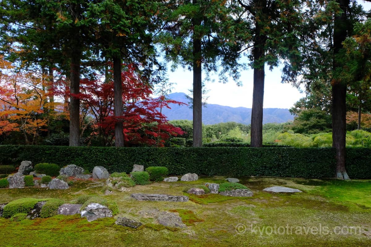 圓通寺の枯山水庭園と比叡山