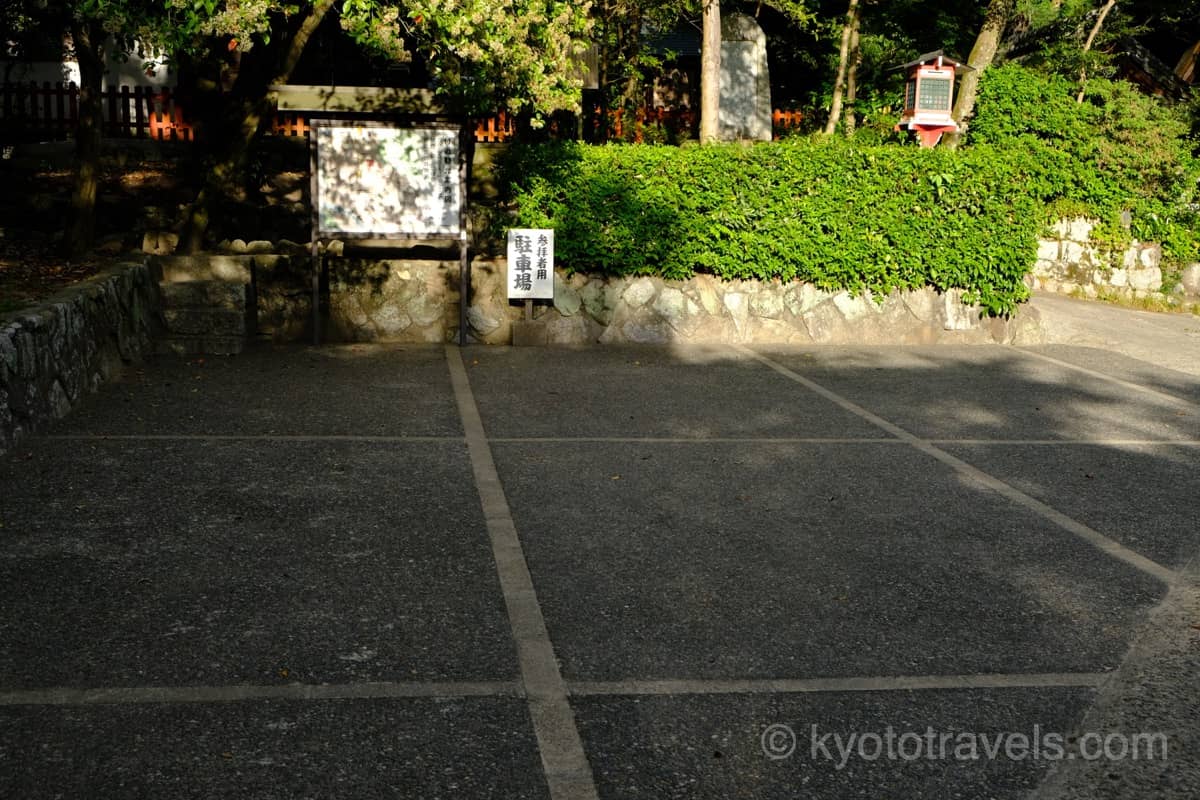 鷺森神社の駐車場