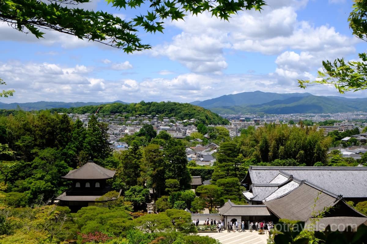 銀閣寺から京都市街を眺める