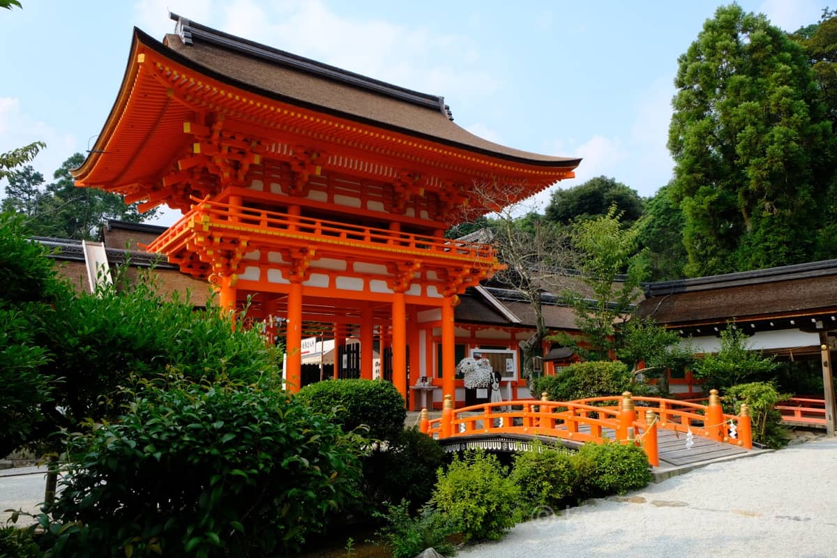 上賀茂神社 朱色の楼門