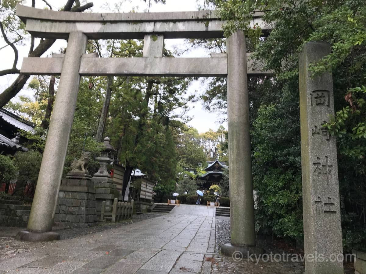 岡崎神社の鳥居