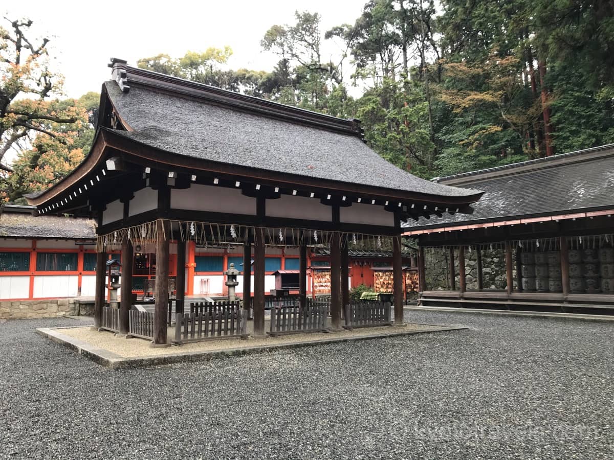 吉田神社 本殿と拝殿