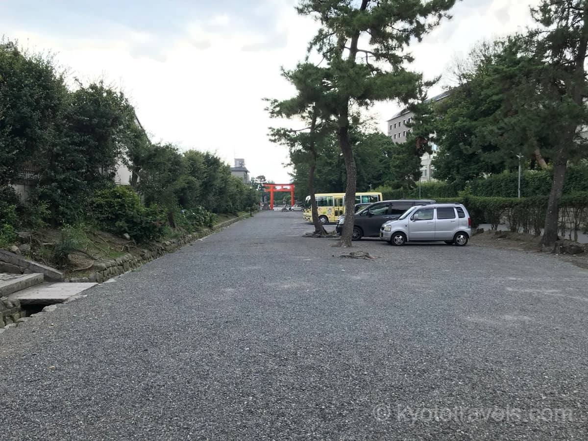吉田神社の駐車場