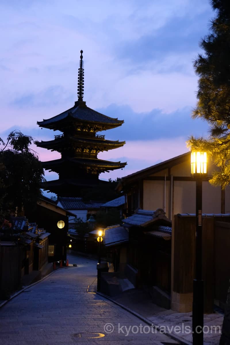 法観寺 八坂の塔のライトアップ