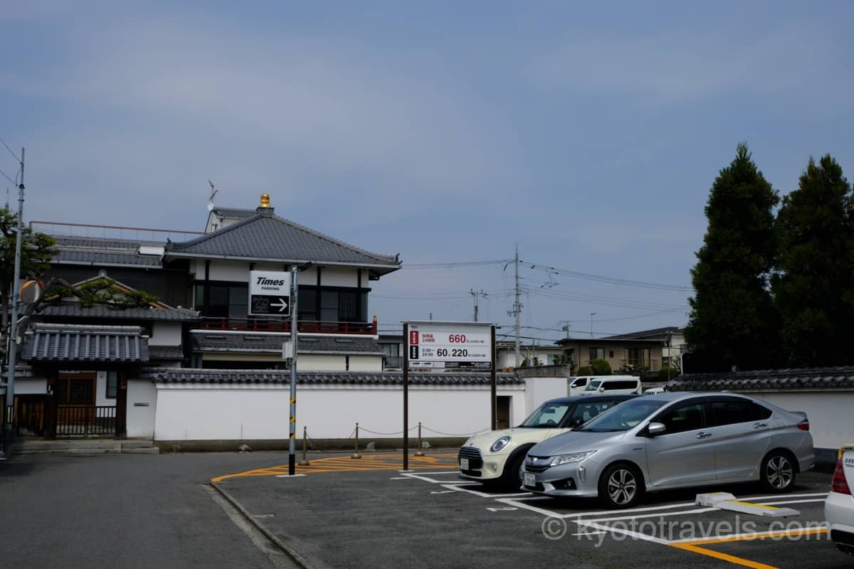 妙顕寺の駐車場