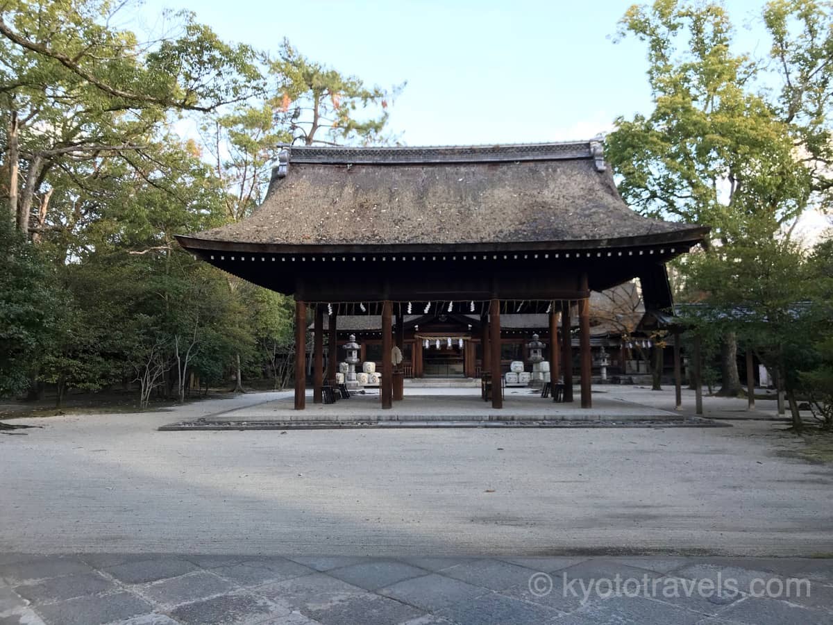 豊国神社の拝殿と本殿