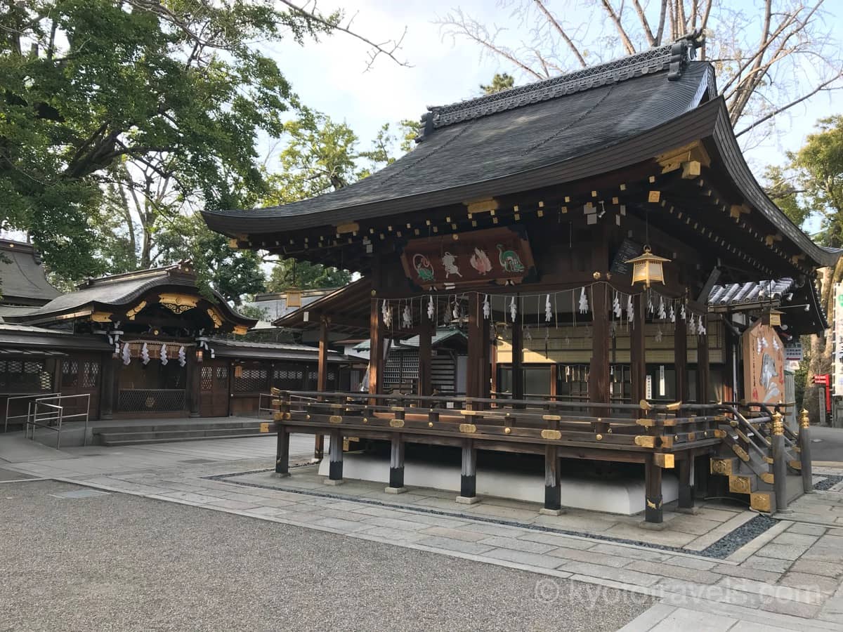 護王神社の社殿と拝殿