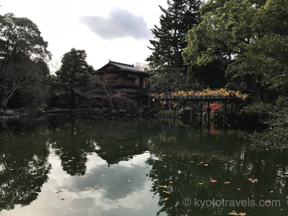 京都御苑 厳島神社の池と拾翠亭