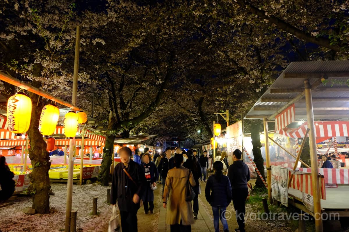 平野神社の夜桜と露店