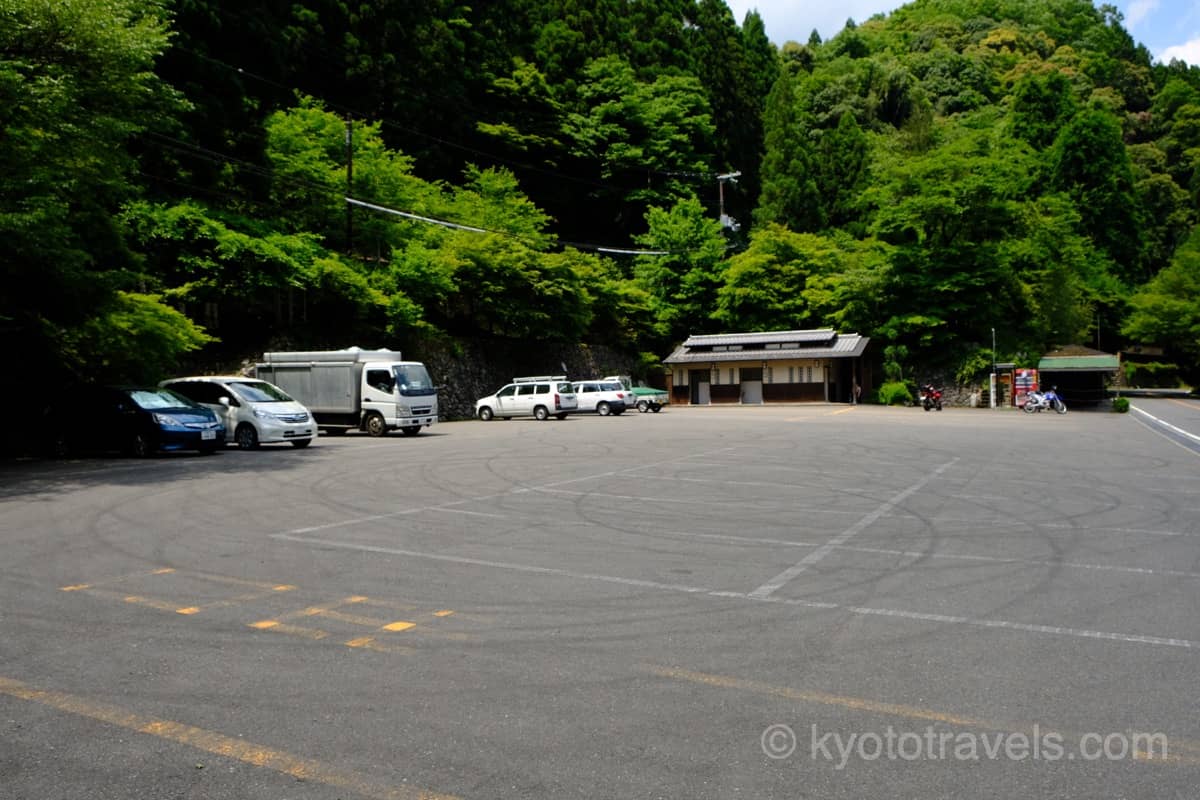 高山寺の駐車場