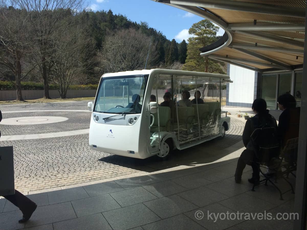 MIHO MUSEUM 送迎用の電気自動車