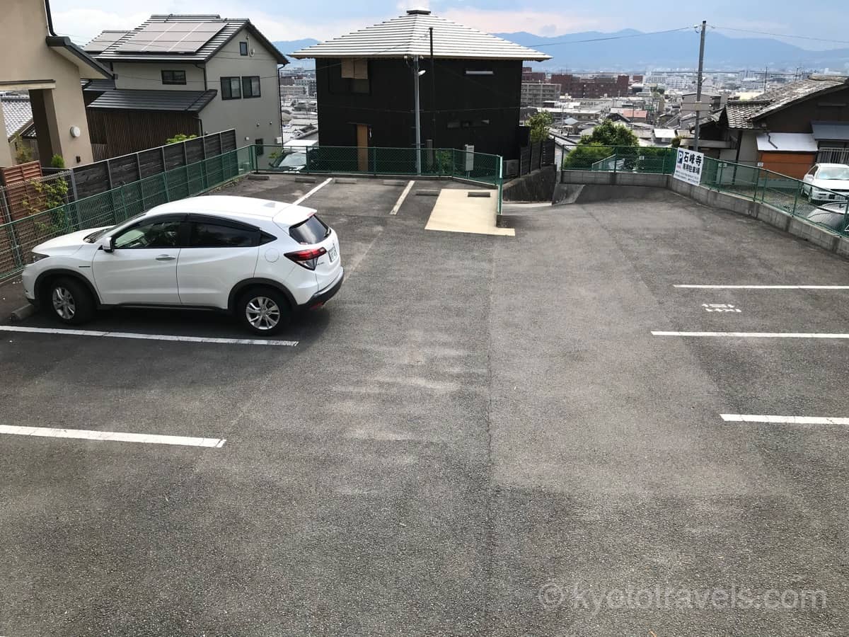 石峰寺の駐車場