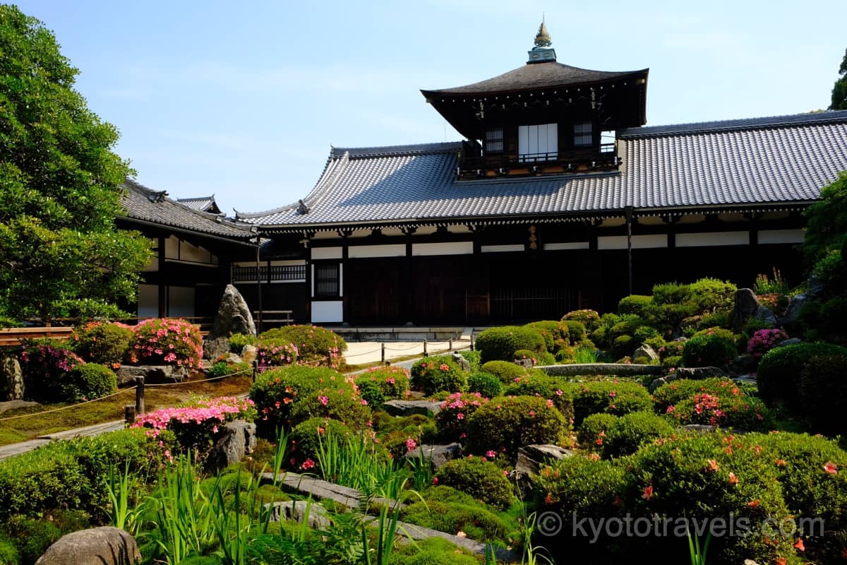 東福寺 開山堂とサツキの庭園
