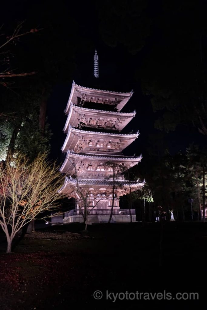 仁和寺 五重塔のライトアップ