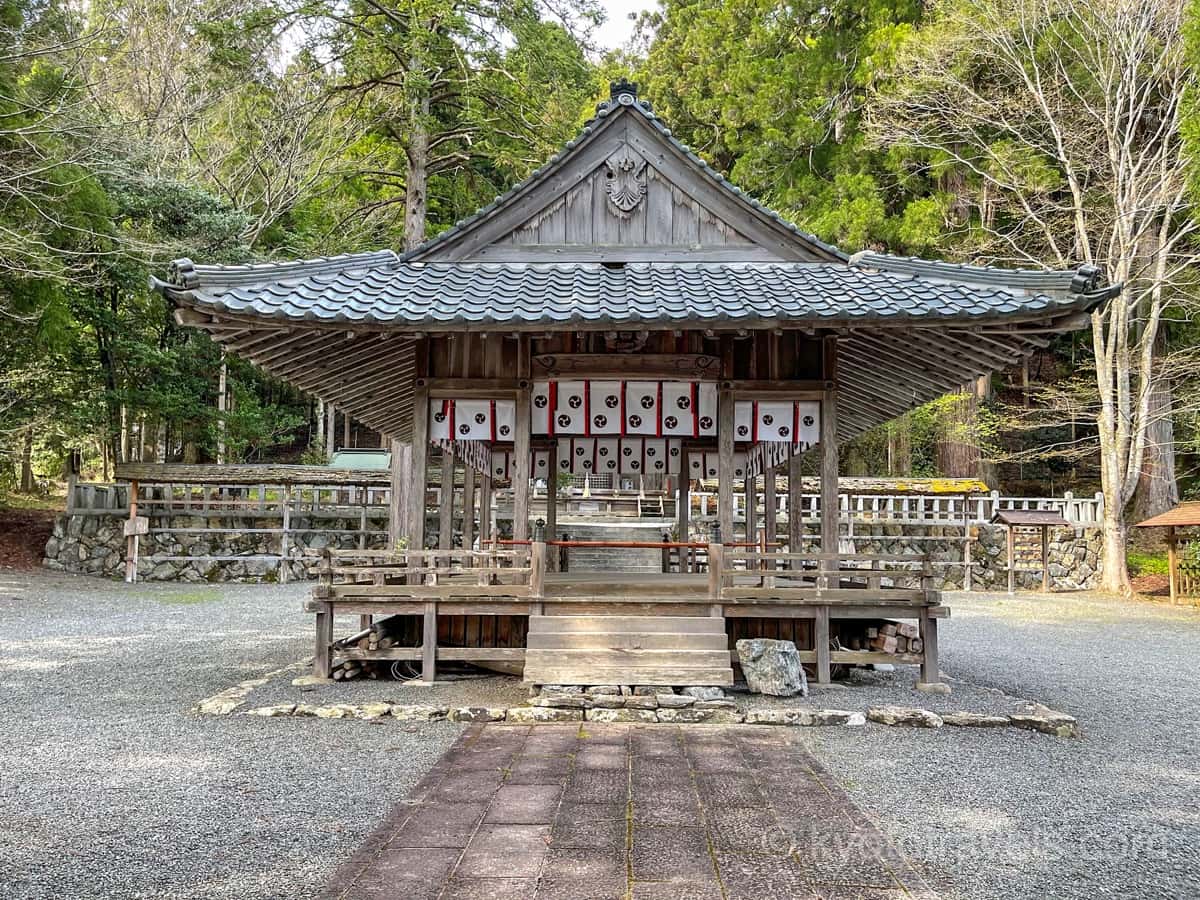 知井八幡神社の拝殿