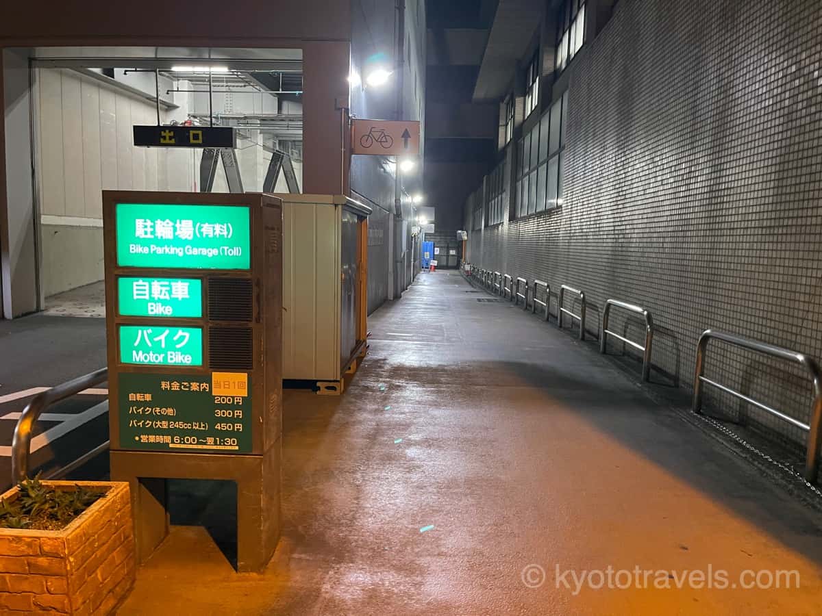 京都駅の自転車、バイク用駐輪場
