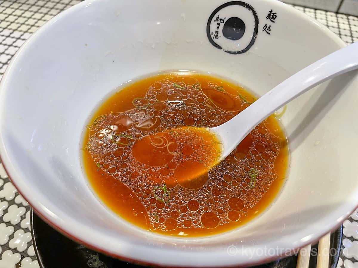 蛇の目屋 鶏清湯のラーメンのスープ