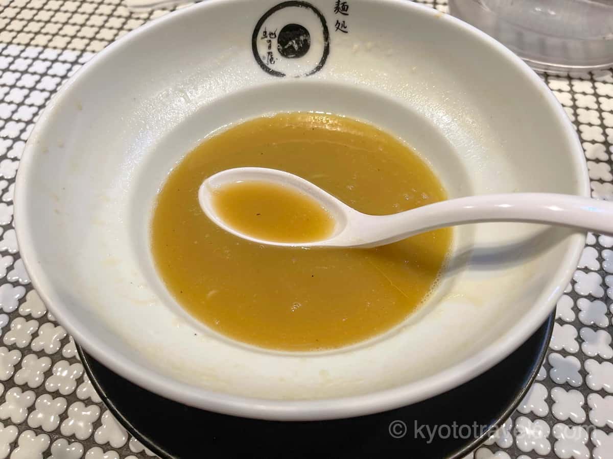 蛇の目屋 鶏白湯のラーメンのスープ