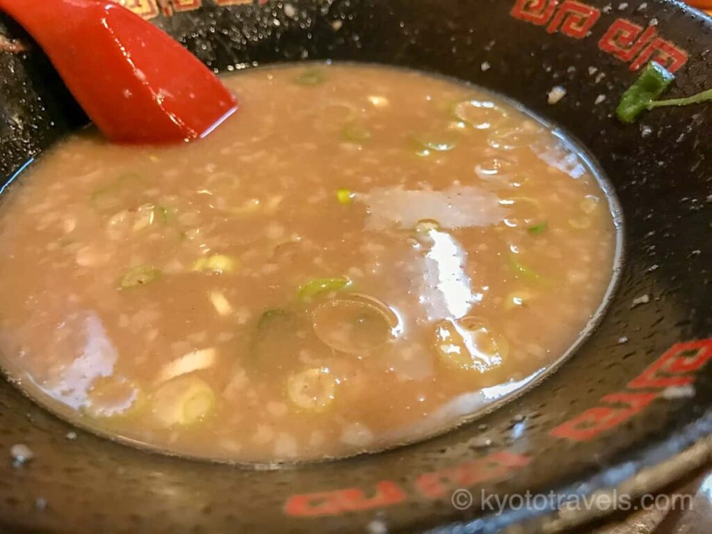 無鉄砲 総本店 とんこつラーメンのスープ